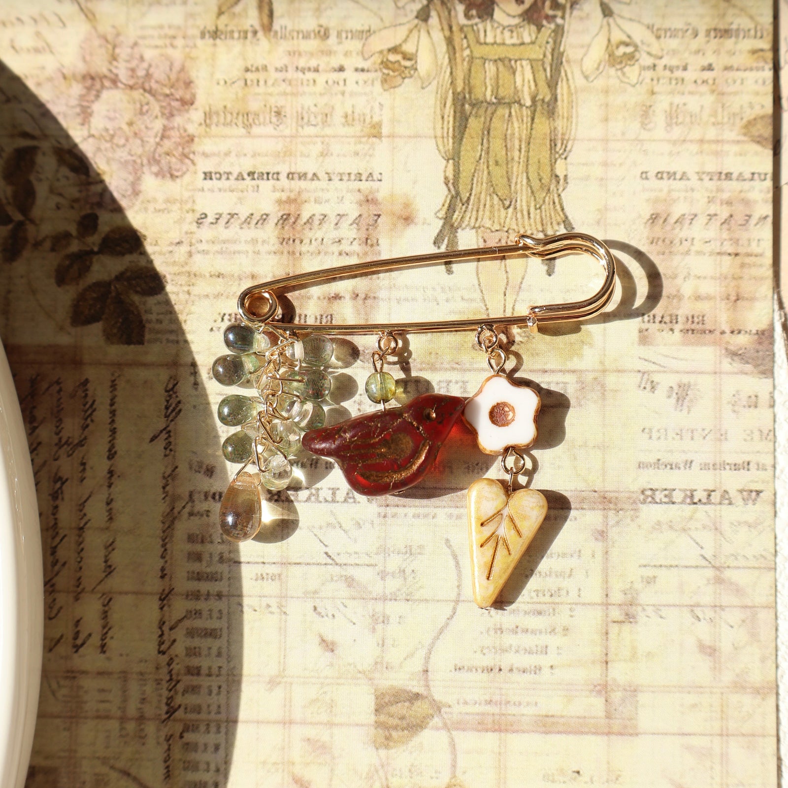 Handmade scarlet songbird enamel brooch – Jouvi