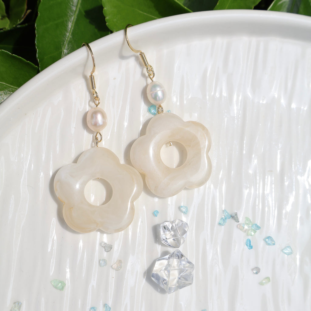 Handmade flower pearl drop earrings – Jouvi