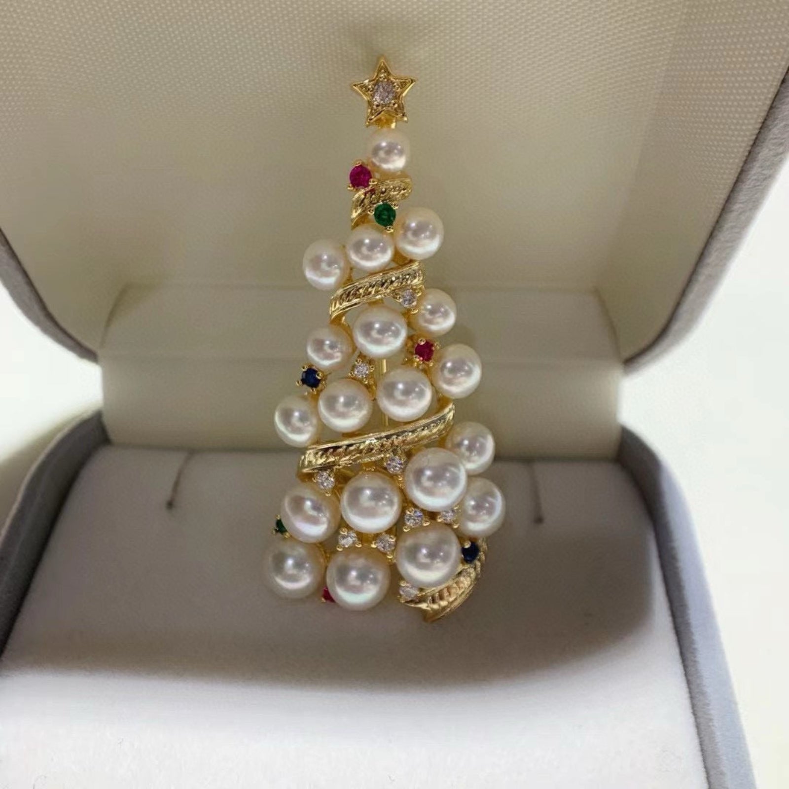 Pearl Christmas tree jewelry in a box